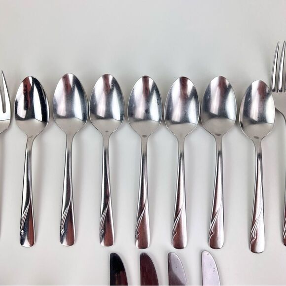 Oneida Oceanic Flatware Mixed Lot 25 Pieces Stainless Steel Knives Forks Spoons - Picture 6 of 14